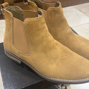 Men’s suede Chelsea boots
